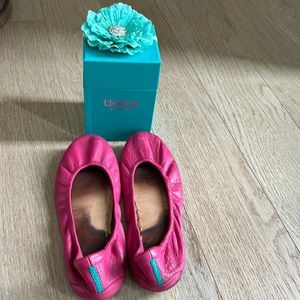 Fuchsia tieks size 6